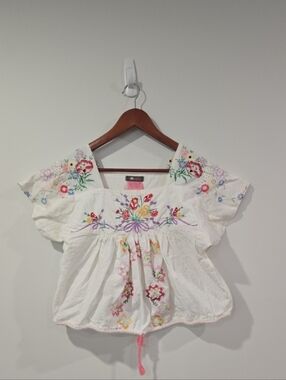 Vintage Handmade White Embroidered Cotton Peasant Top - Floral Detail